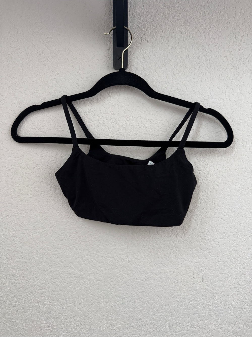Oner Active Black SoftMotion Strappy Sports Bra with Gray Logo - S